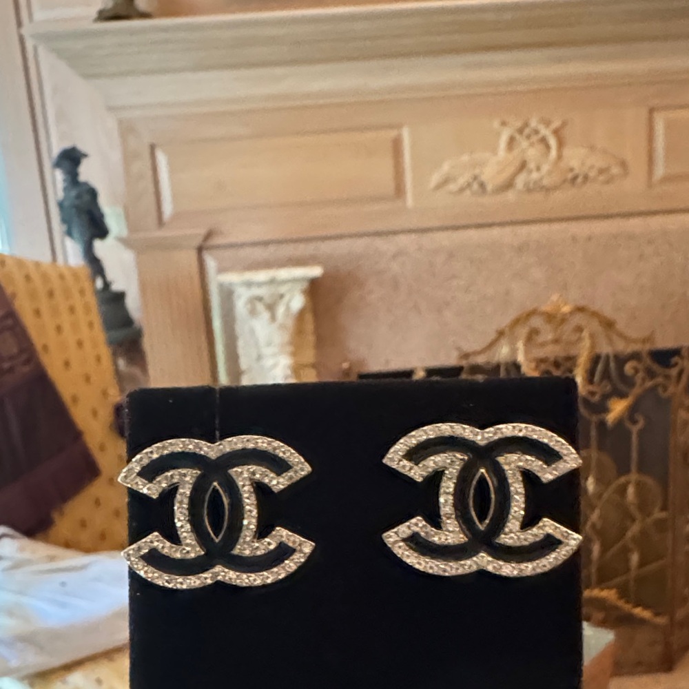 earrings gold tone Crystal / black enamel  signed in back